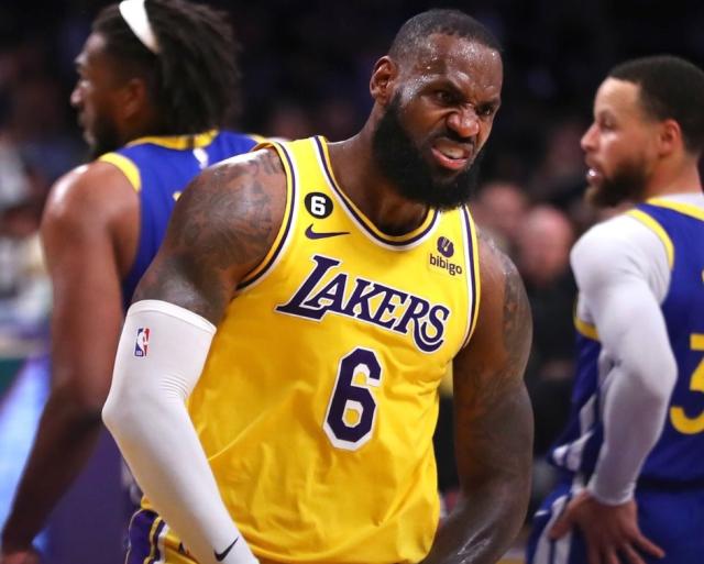 开云体育-30分9板9助高效全面！38岁詹姆斯依然站在联盟顶端